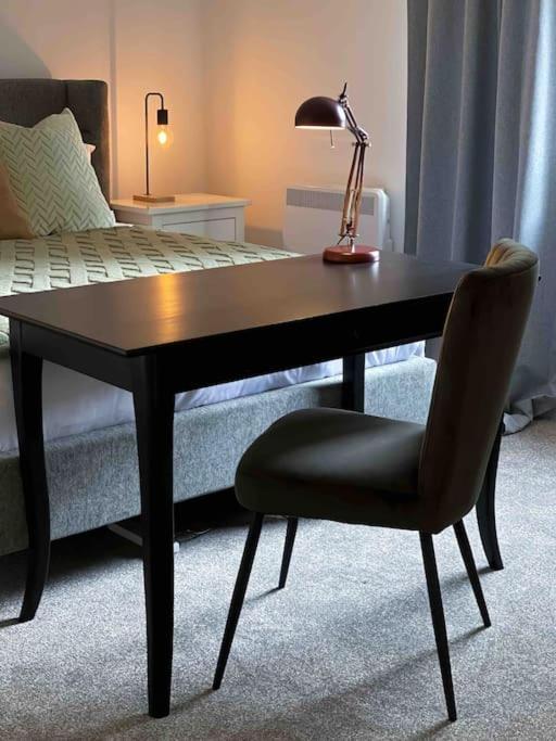 Modern Flat Near Train Station With Free Parking Apartamento CBG Exterior foto