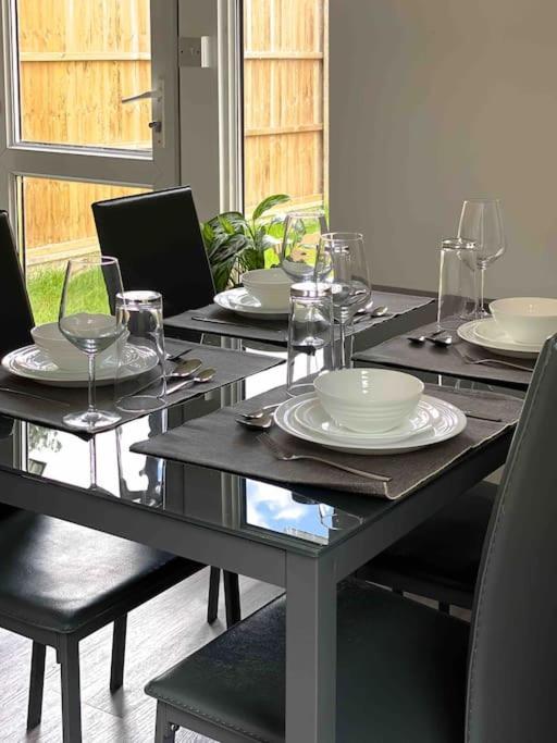 Modern Flat Near Train Station With Free Parking Apartamento CBG Exterior foto