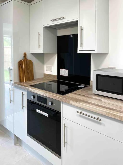 Modern Flat Near Train Station With Free Parking Apartamento CBG Exterior foto