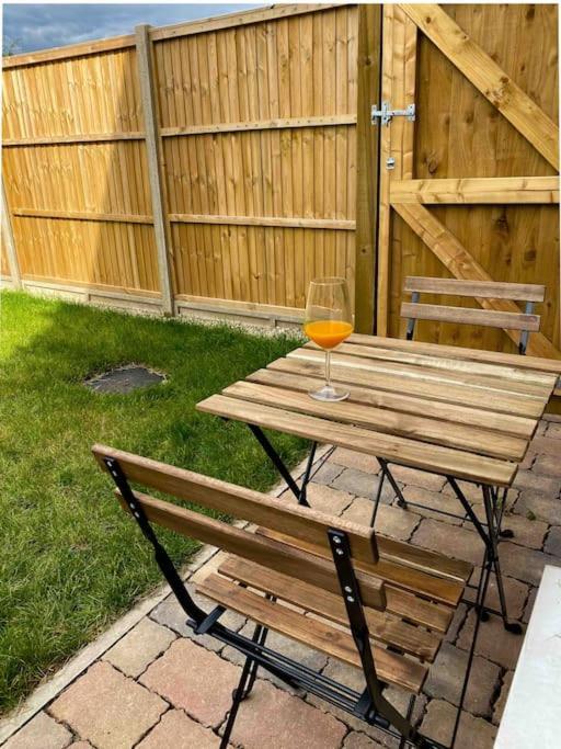 Modern Flat Near Train Station With Free Parking Apartamento CBG Exterior foto