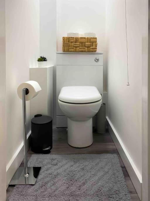 Modern Flat Near Train Station With Free Parking Apartamento CBG Exterior foto